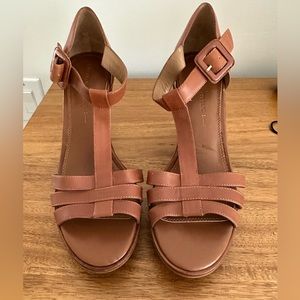 Banana Republic platform sandal, tan
